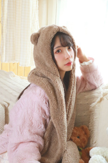 女生倒三角身材